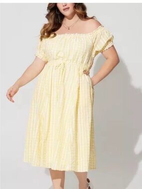 Torrid Women's Yellow and White Seersucker Midi Swing
Dress Sz- 2 gingham